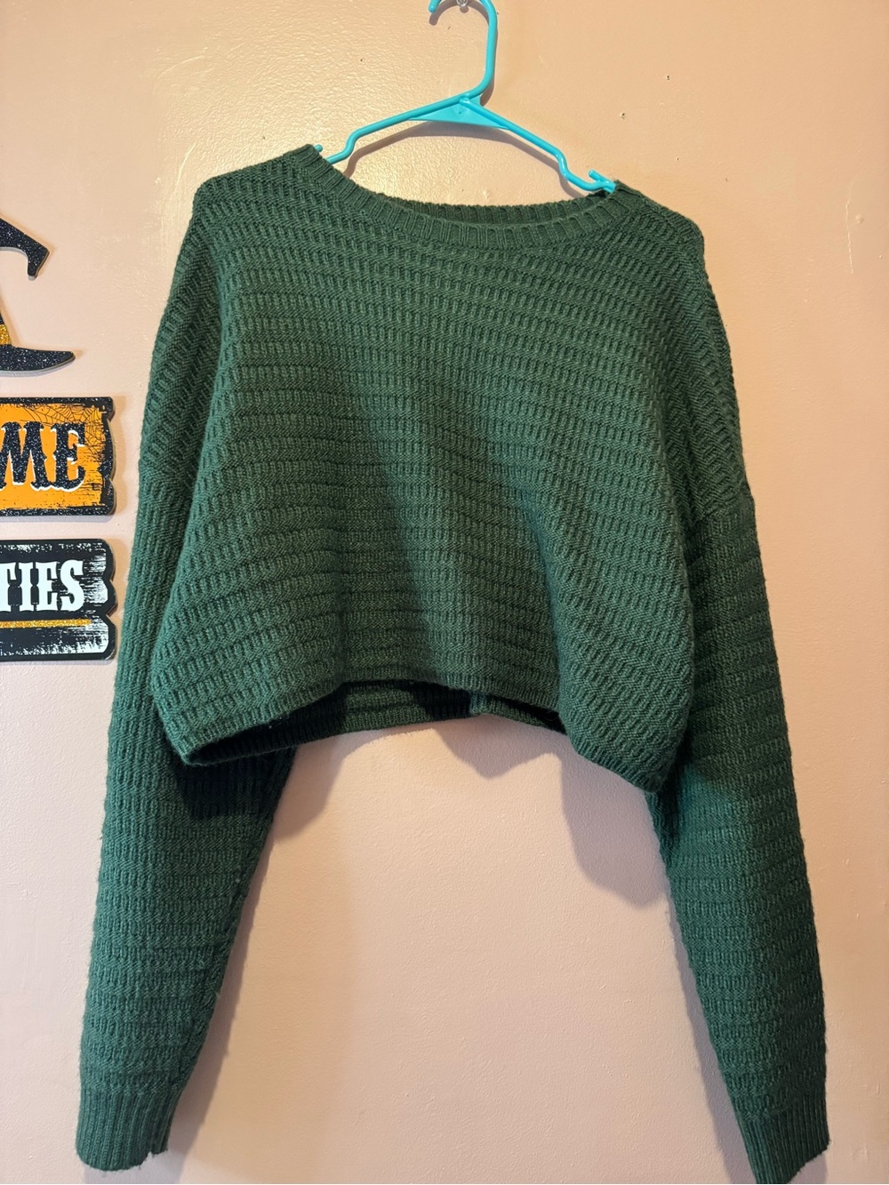 La hearts sweater